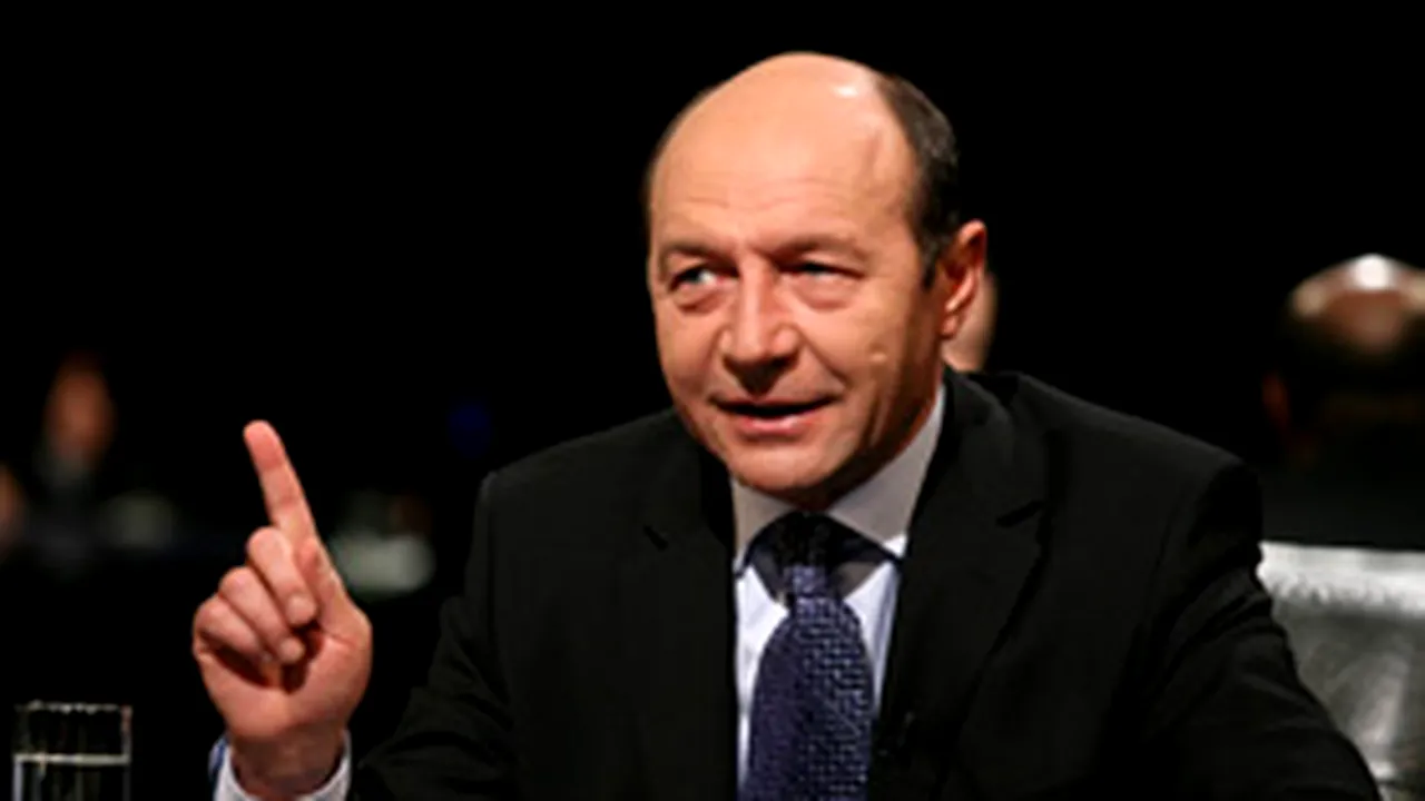 Băsescu: Îl pulverizează Blaga pe Mitrea