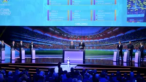 Un fost arbitru anunţă că va reclama FRF la UEFA pentru că nu a fost invitat la tragerea la sorţi. Nici Hagi nu a primit invitaţie