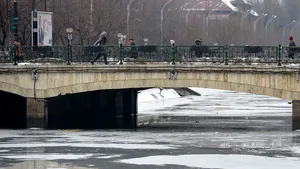 Canalul Dâmboviţa din Capitală va fi secat. ANAR avertizează bucureştenii că mirosul va fi unul extrem de neplăcut din cauza descompunerii algelor şi scoicilor