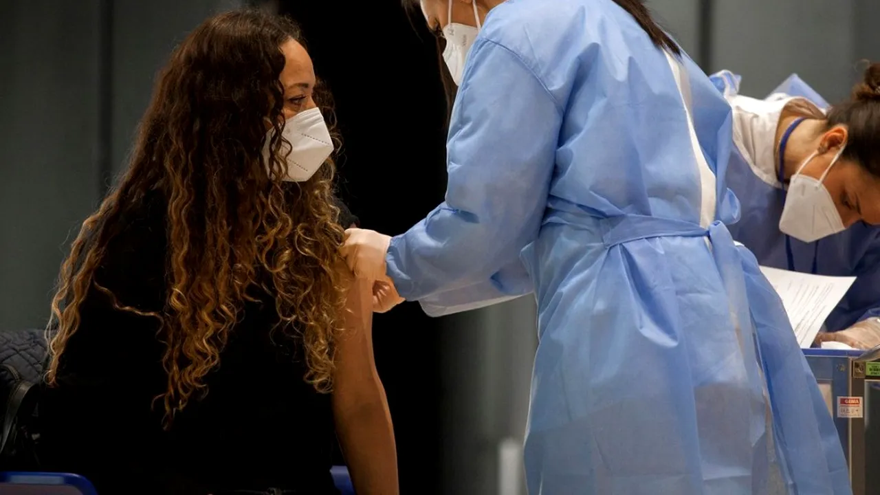 Germania şi Franţa reiterează că nu vor accepta acordarea de privilegii persoanelor vaccinate