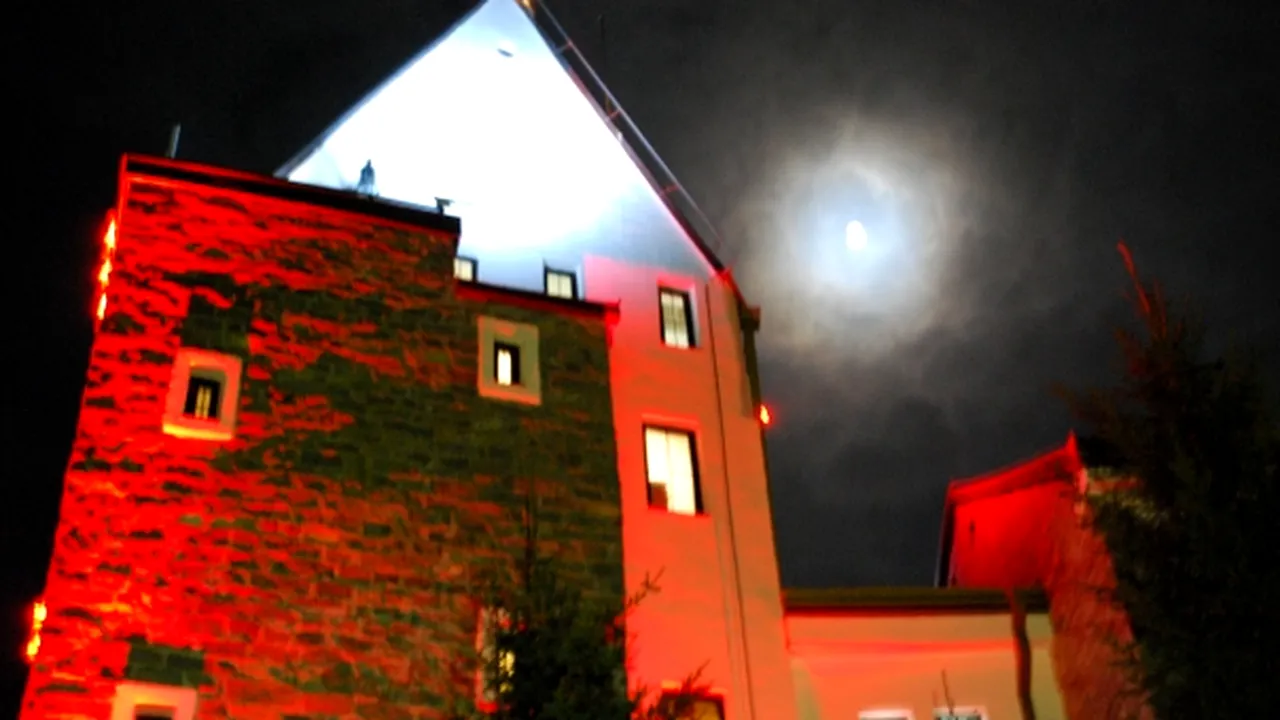 Peste o sută de turişti îşi vor petrece Revelionul la Castelul Dracula din Pasul Tihuţa