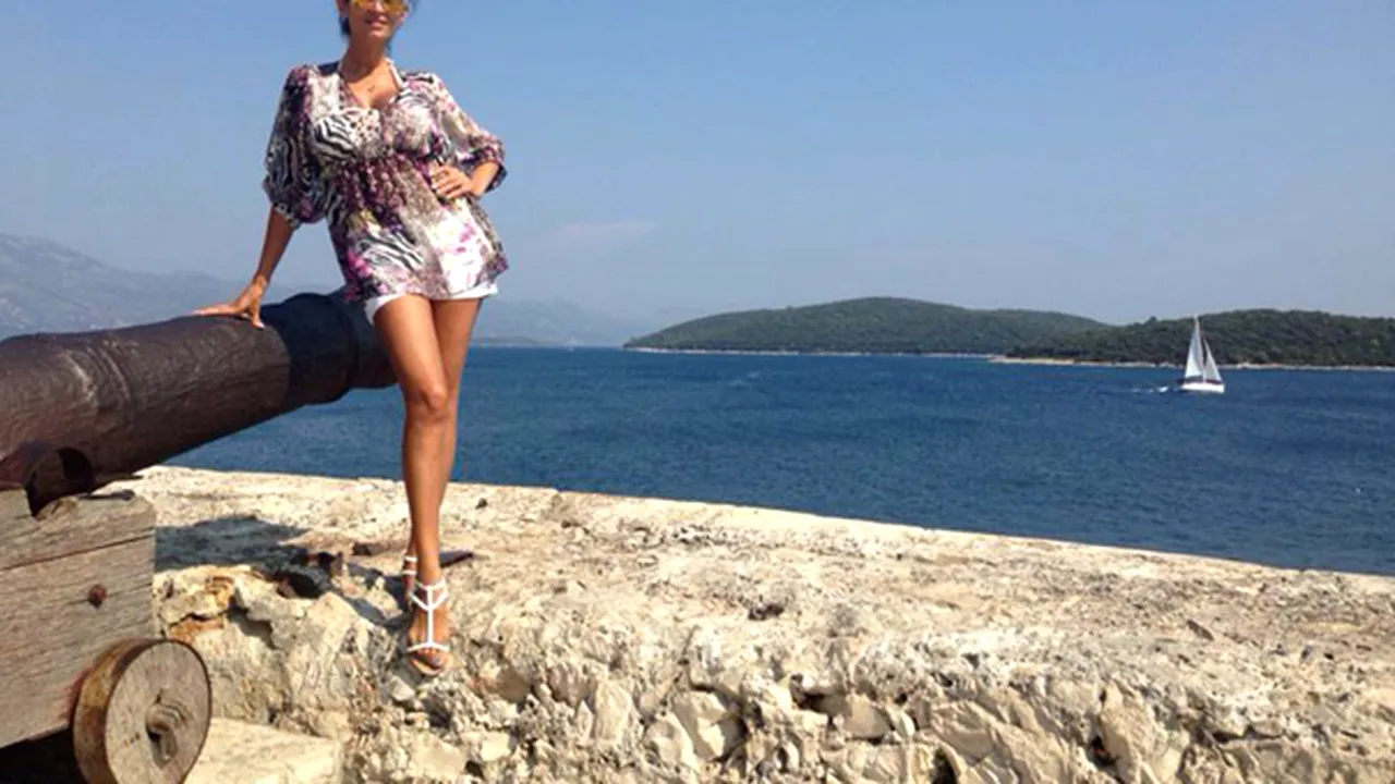 Nicoleta Luciu, în vacanţă, alături de viitorii ei fini, Victor Slav şi Bianca Drăguşanu