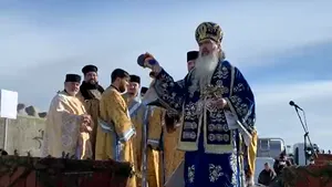 Mii de credincioşi participă la Slujba de Bobotează de la Constanţa