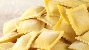 Conserve de ravioli retrase din cantine şcolare în Franţa, din cauza depistării cărnii de cal