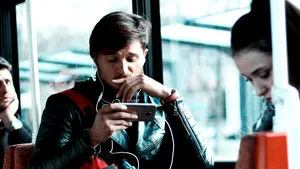 Cum să faci bani online în 2026 / Aplicațiile care te plătesc ca să stai pe net