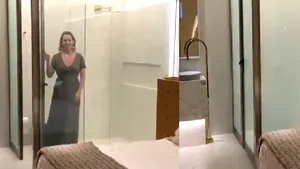 Imagini inedite cu modul în care funcţionează o cabină de duş construită din 