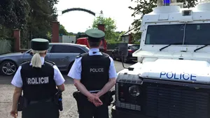 Alertă în Irlanda de Nord: O bombă a fost descoperită la bordul maşinii unui poliţist | VIDEO