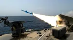 Iranul promite să riposteze după ce un distrugător american a tras asupra unei nave de marfă