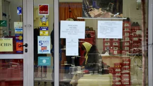 Proprietarii de spaţii comerciale 