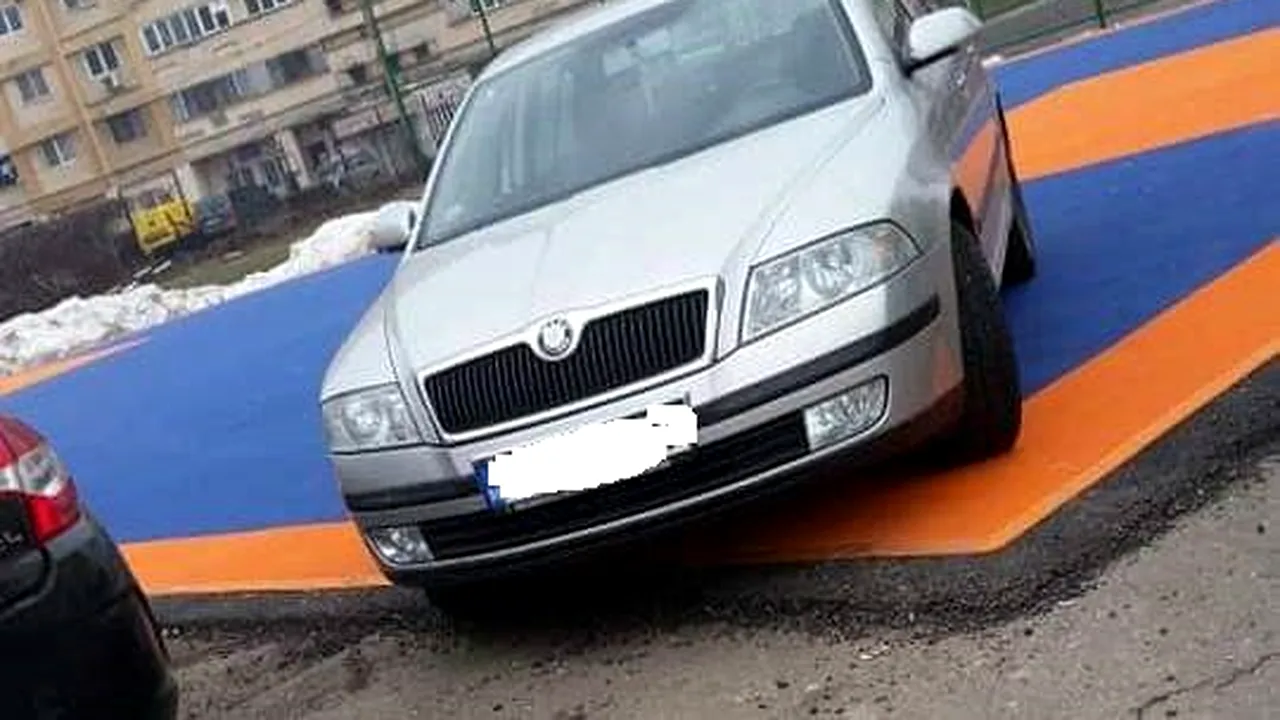 Învăţătoare din Târgu-Jiu, amendată după ce a intrat cu maşina pe terenul de sport din curtea şcolii