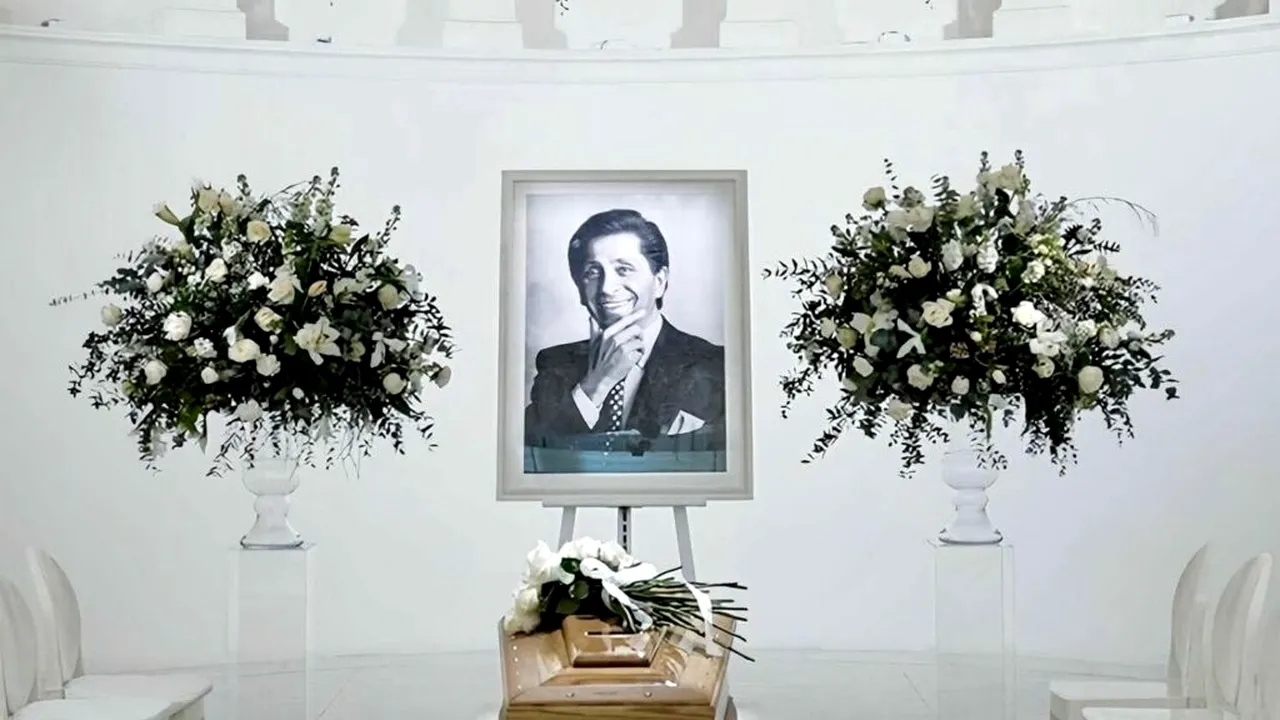 Valentino, condus pe ultimul drum la Roma. Zece mii de oameni și elita modei internaționale, la funeraliile „regelui eleganței”