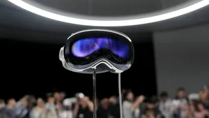 Analiştii cred că Apple ar putea vinde în 2024 până la un milion de căşti de realitate augumentată