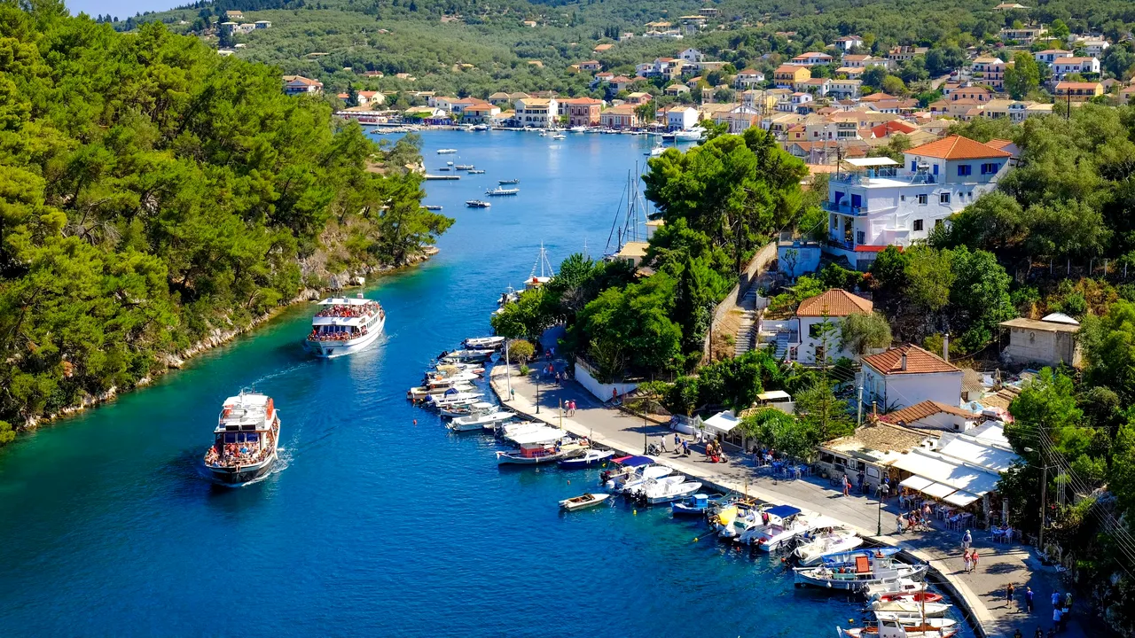 MAE atenţionează românii care vor să călătorească în Grecia asupra unui incendiu în insula Corfu 