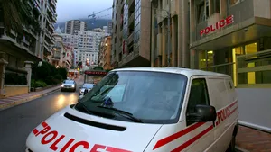 Hoţii au jefuit peste noapte o bancă din inima Parisului