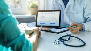 Reprezentanţii unei clinici de înfrumuseţare operau fără să aibă dreptul. Percheziţii în Bucureşti şi în alte 24 de judeţe