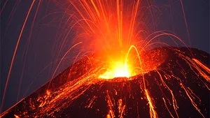 IMAGINI surprinzătoare: Un vulcan a erupt pentru prima dată în 110 ani - FOTO