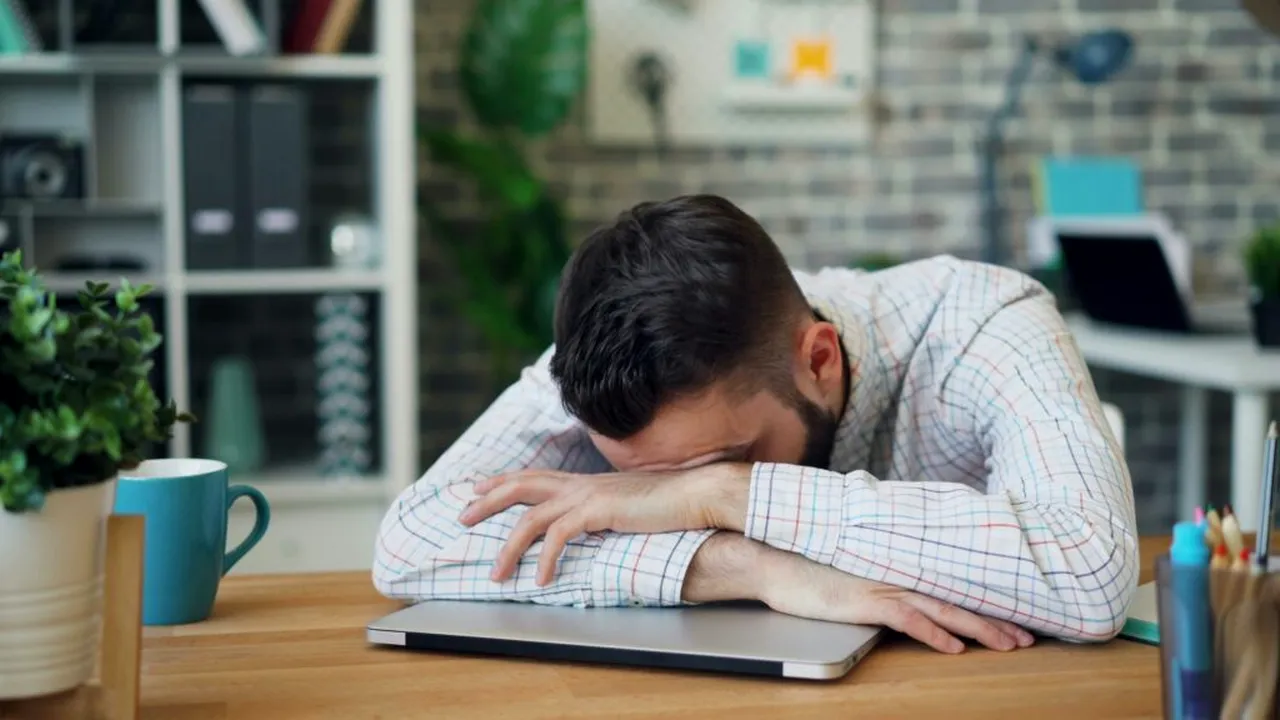 Septembrie vine cu nervi, insomnie și oboseală: 7 semne ale revenirii după vacanță