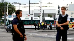 Politician atacat cu un cuţit în plină stradă în Franţa: 