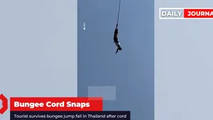 Şocul trăit de un turist, după ce coarda de bungee s-a rupt în timpul săriturii. Reacţia parcului de distracţii