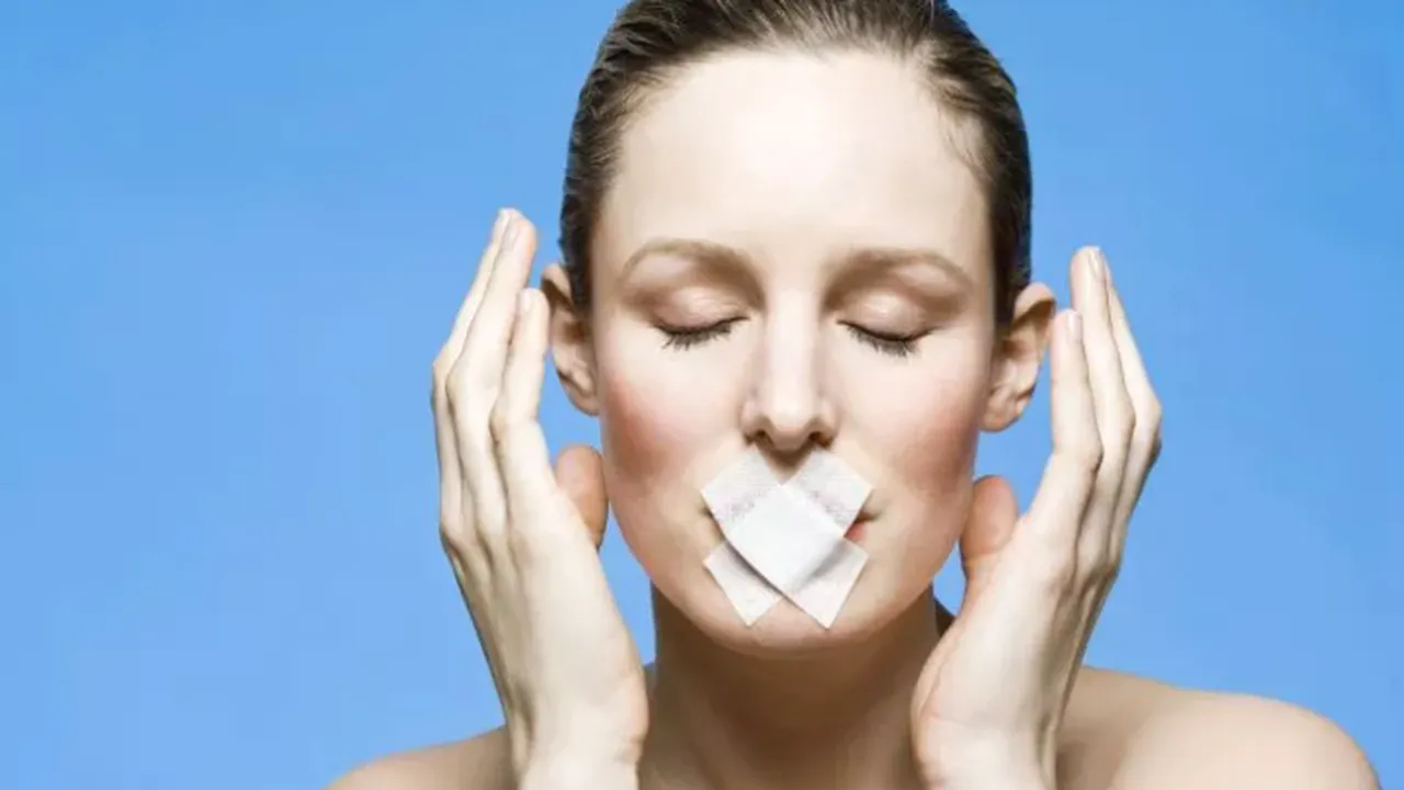 Mouth-taping, cea mai recentă tendinţă socială pe TikTok. Ce beneficii are pentru sănătate