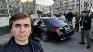 „S-a așezat cu genunchiul pe gâtul meu” | Jurnalistul ucrainean de investigații Mihailo Tkaci, despre orele de detenție în Austria | „Ne-au tratat ca pe niște teroriști”