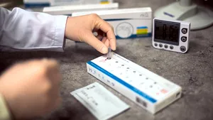 Teste COVID periodice, plătite din buzunarul medicilor nevaccinaţi. Preşedinte Promedica: Nu sunt argumente juridice