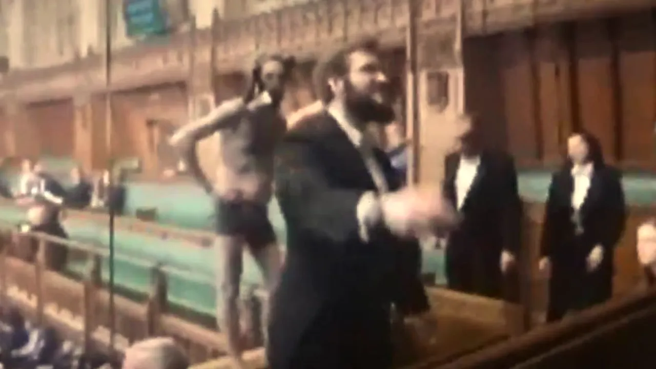 Dezbaterea Brexit, întreruptă de protestatari dezbrăcaţi. Momentul în care grupul de rebeli a intrat în Parlamentul britanic | FOTO, VIDEO