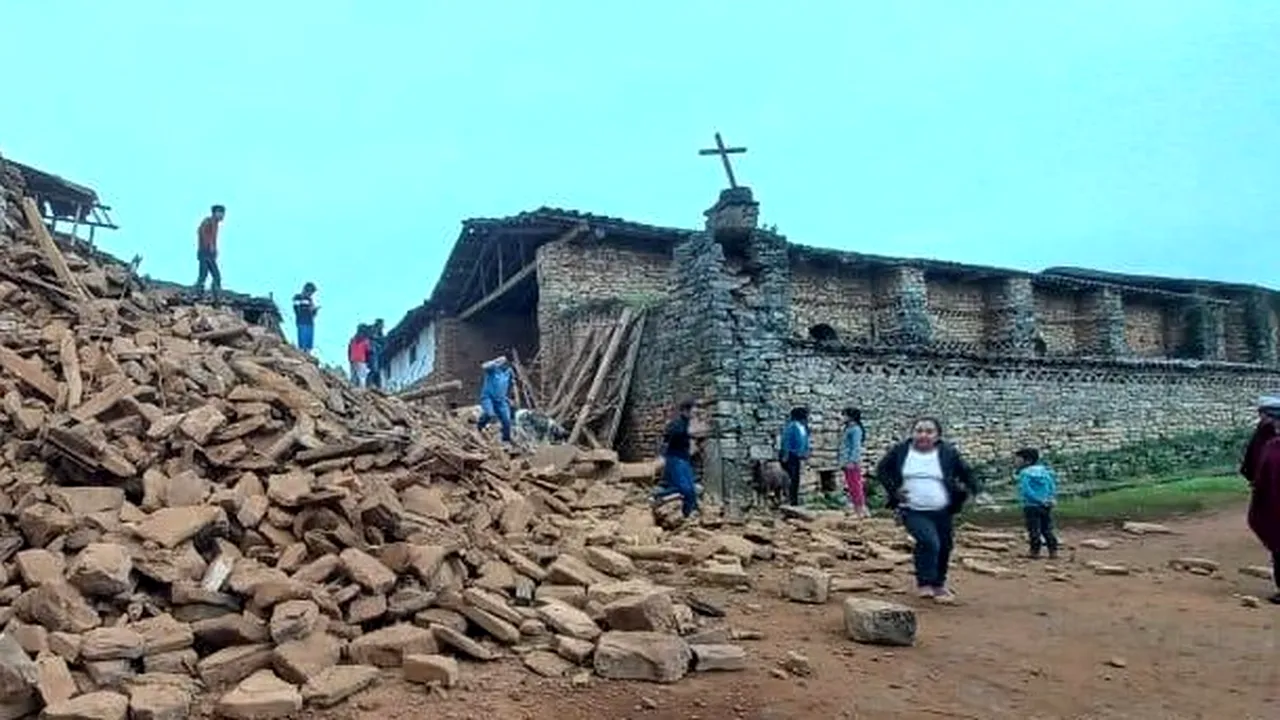 Efectele seismului puternic din Peru: Un turn al unei biserici medievale s-a prăbuşit 