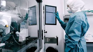 Cel mai performant robot pentru preparat soluţii citostatice din România este la Sibiu