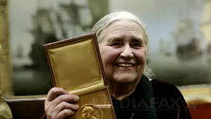 Scriitoarea Doris Lessing, laureată a premiului Nobel, spionată peste 20 de ani de agenţii britanici