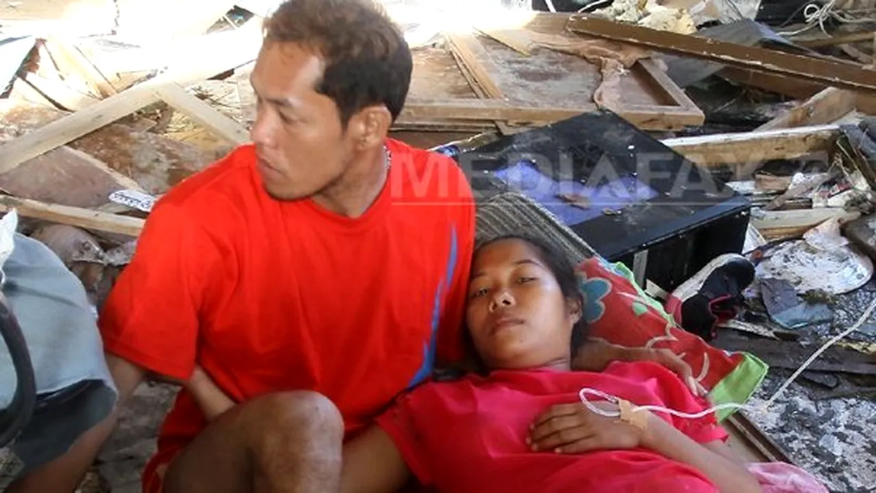 Filipine - O femeie a născut o fetiţă în mijlocul dărâmăturilor, după trecerea taifunului Haiyan: 