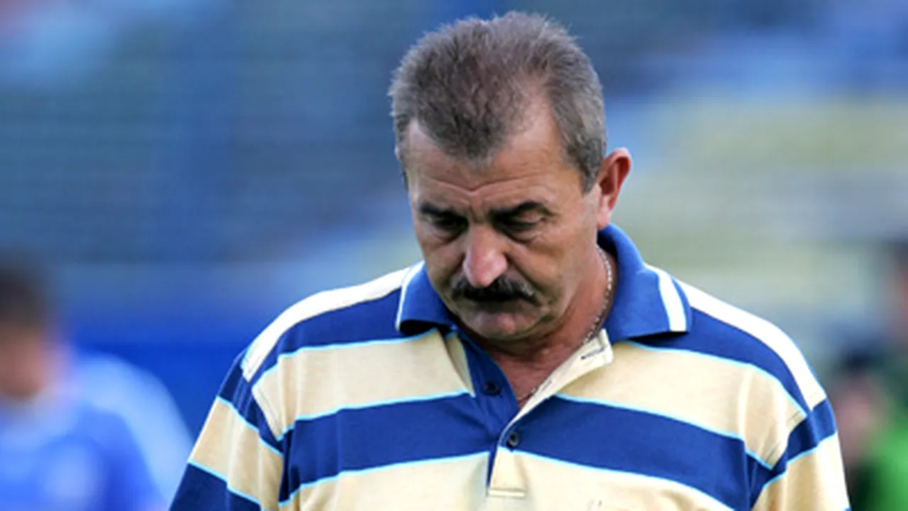 Popa le cere tehnicienilor Uhrin jr. şi Lăcătuş să demisioneze