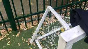 Investiţii degeaba. Un parc din Capitală, recent reabilitat, a fost vandalizat