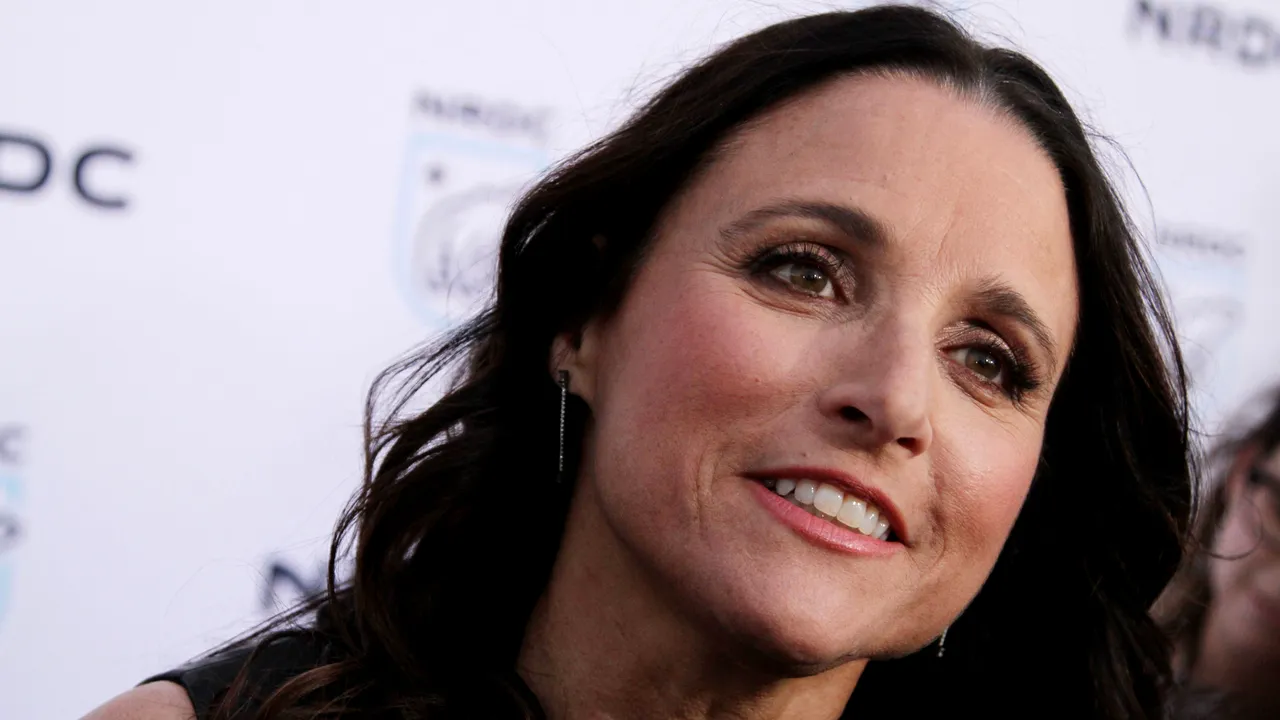 Julia Louis-Dreyfus, celebră pentru rolul din „Seinfeld”, a obţinut ordin de restricţie împotriva unei femei. Cum a fost ameninţată actriţa