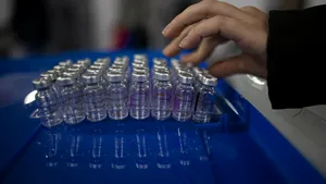 Vaccinarea anti-COVID la medicul de familie ar putea începe din luna aprilie. Simina Diaconu, medic în Braşov, crede că e o „soluţie bine-venită”
