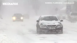 Infotrafic: Ninge pe A1, A3 şi pe drumuri din mai multe judeţe