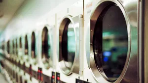 (P) Cum se curăţă o maşină de spălat rufe murdară sau urât mirositoare?