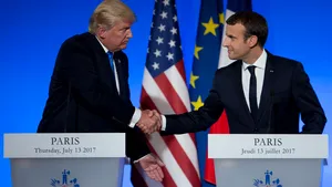 Prima vizita de stat a lui Emmanuel Macron în SUA. Donald Trump salută 