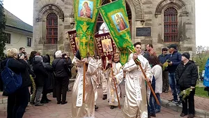 GALERIE FOTO Sărbătoarea Floriilor, marcată la Iaşi printr-o procesiune la care au participat 3.000 de oameni/ Aproximativ 1.000 de timişoreni, la tradiţionalul pelerinaj de Florii