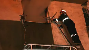 Incendiu într-o garsonieră, după ce o femeie a vrut 