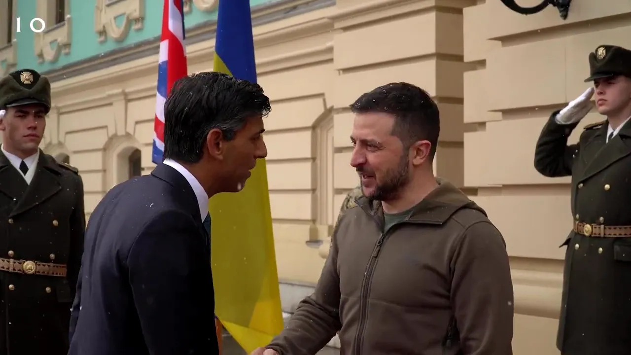 Premierul britanic Rishi Sunak vizitează Kievul şi promite sprijin