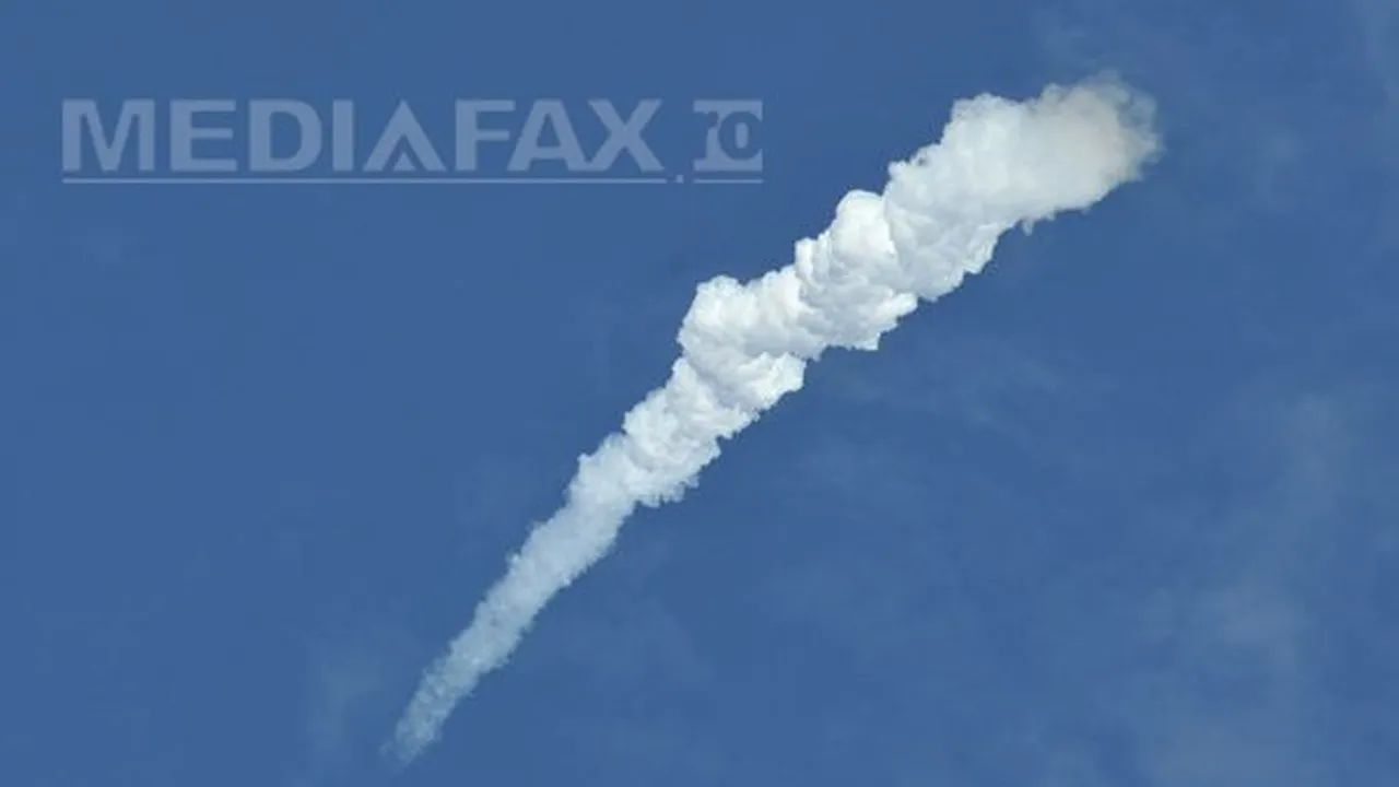 O capsulă Soyuz ce are la bord trei astronauţi a decolat spre Staţia Spaţială Internaţională