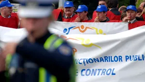 Funcţionarii publici afiliaţi la Federaţia Columna intră în grevă generală