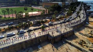 Gest INEDIT: Unitatea libanezilor, surprinsă printr-un lanţ uman, format din zeci de mii de protestatari - VIDEO