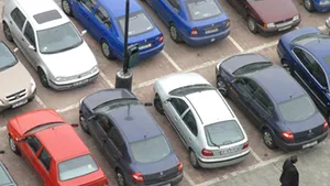 Parcare de 1 leu într-un sector din Bucureşti, ca soluţie pentru a linişti nemulţumirile legate de blocarea roţilor