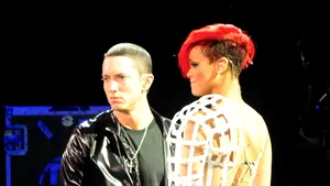 Eminem sugerează că a avut o relaţie sentimentală cu Rihanna