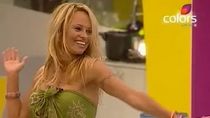 Vezi aici cum dansează Pamela Anderson în stil Bollywood - FOTO, VIDEO