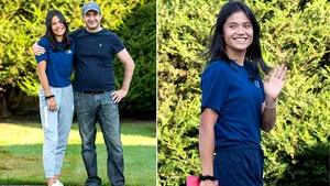 Emma Răducanu, îmbrăţişată de tatăl său, la revenirea în Marea Britanie 