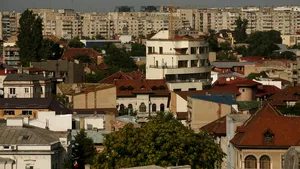 Primăria unui sector demolează magaziile şi barăcile amplasate ilegal pe trotuare. Care au fost primele construcţii dărâmate. Cheltuielile, recuperate de la proprietari - FOTO