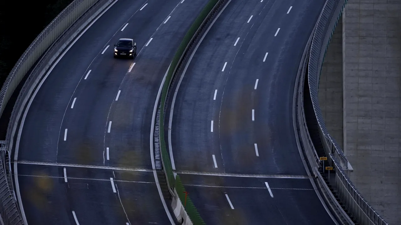 Măsură anticriză: grecii vor plăti mai puţin pentru utilizarea unei autostrăzi din jurul Atenei